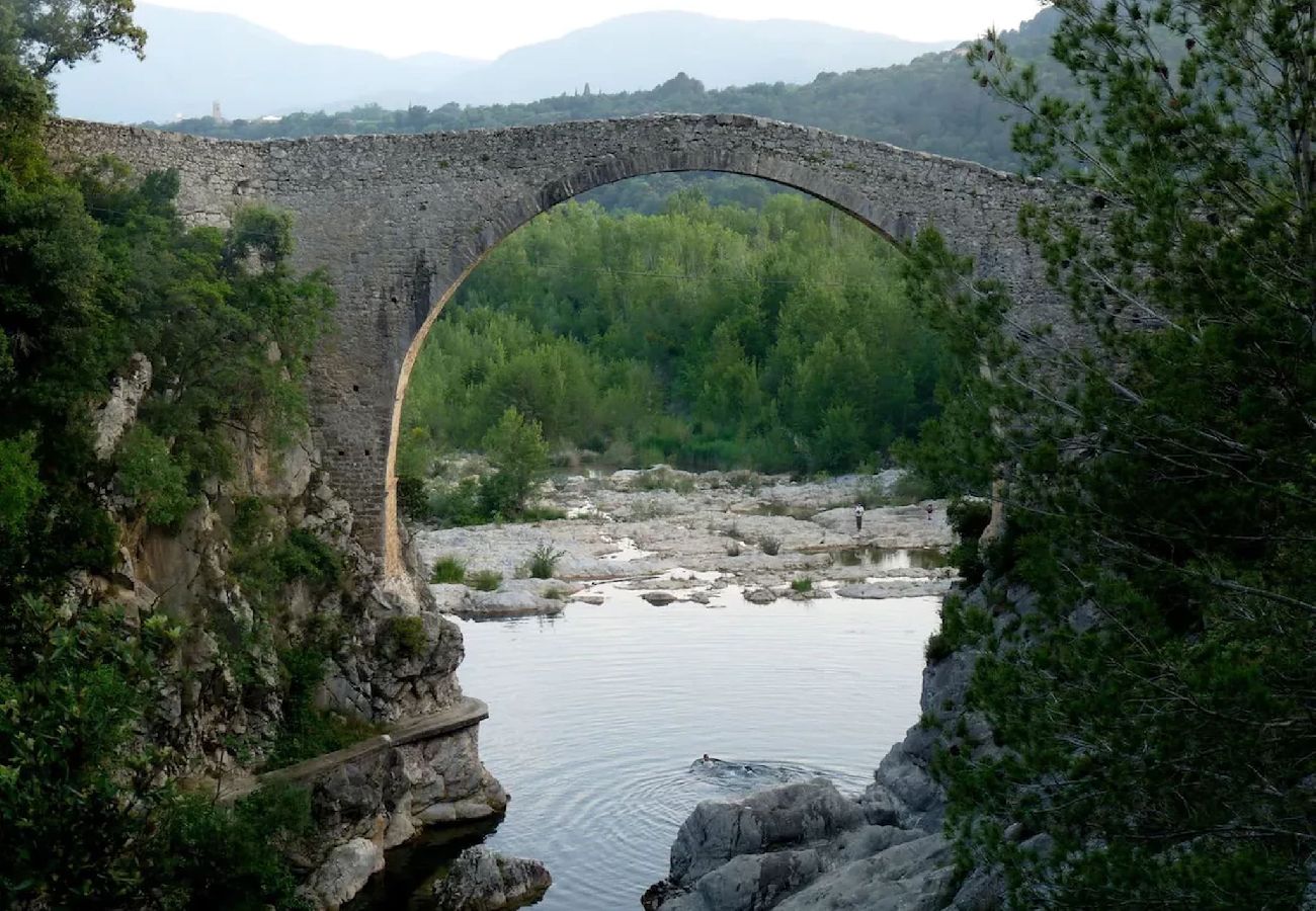 Ferienwohnung in Montagut i Oix - Can Blanc de Montagut, Dalt