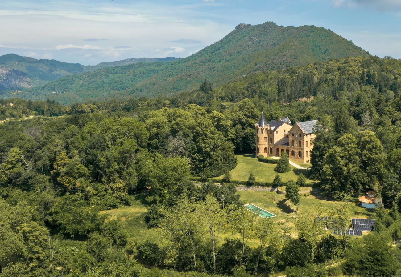 Finca in Sant Hilari Sacalm - Castell de Villavecchia - 33 pax