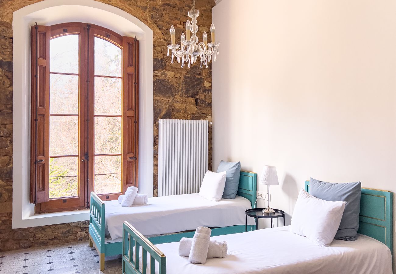 Finca in Sant Hilari Sacalm - Castell de Villavecchia - 33 pax