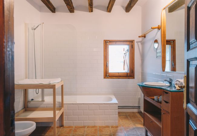 Apartment in Montagut i Oix - Can Blanc de Montagut, Baix Apartment in Montagut i Oix - Can Blanc de Montagut, Baix