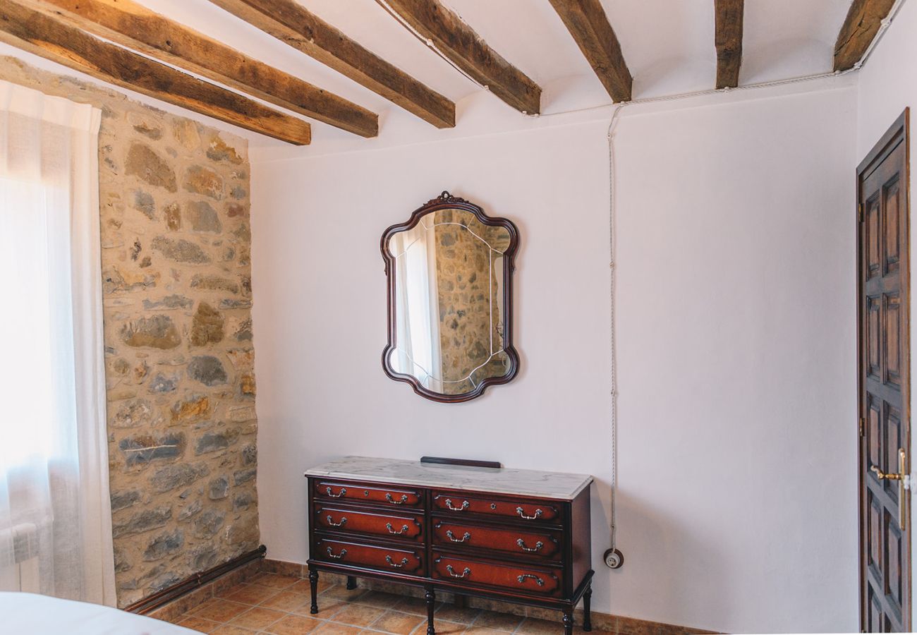 Apartment in Montagut i Oix - Can Blanc de Montagut, Baix