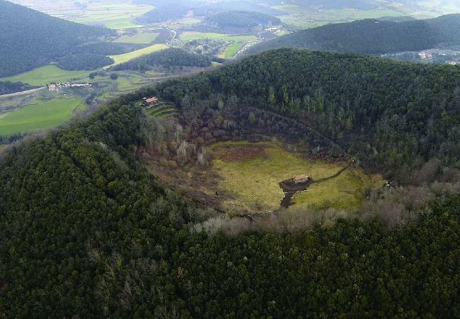 Apartment in Montagut i Oix - Can Blanc de Montagut, Dalt Apartment in Montagut i Oix - Can Blanc de Montagut, Dalt