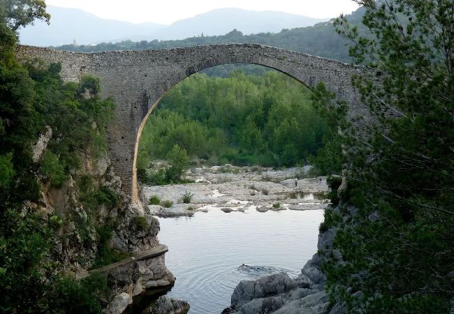 Apartment in Montagut i Oix - Can Blanc de Montagut, Dalt Apartment in Montagut i Oix - Can Blanc de Montagut, Dalt