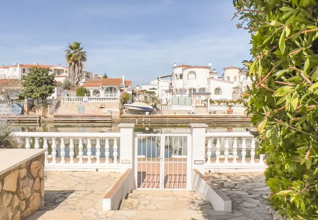 Villa in Empuriabrava - Majordoms Canals Villa in Empuriabrava - Majordoms Canals