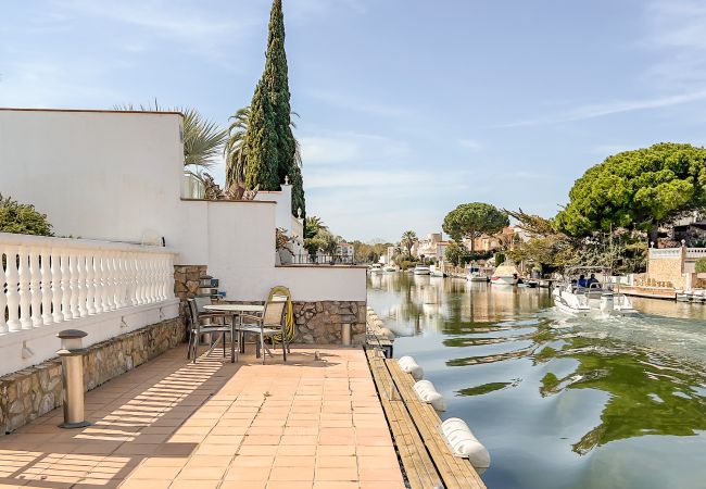 Villa in Empuriabrava - Majordoms Canals Villa in Empuriabrava - Majordoms Canals