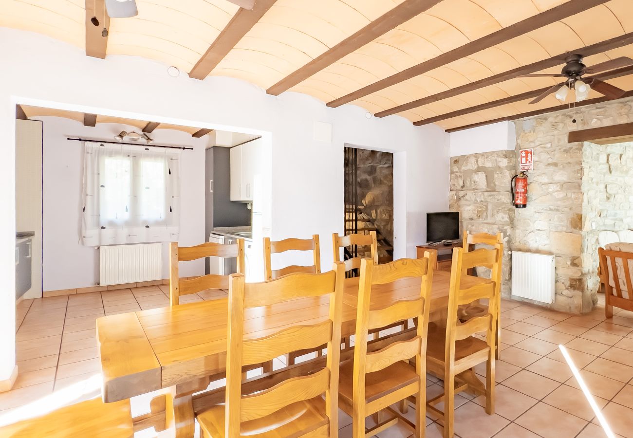 Open kitchen and dining area in Rural House El Molí, Beuda