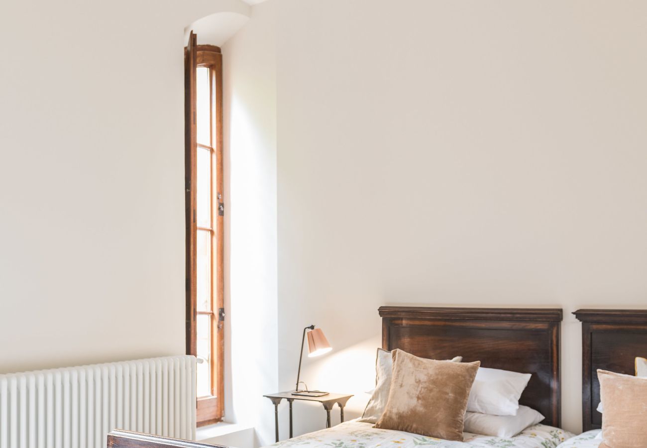 Country house in Arbúcies - Castell de Villavecchia