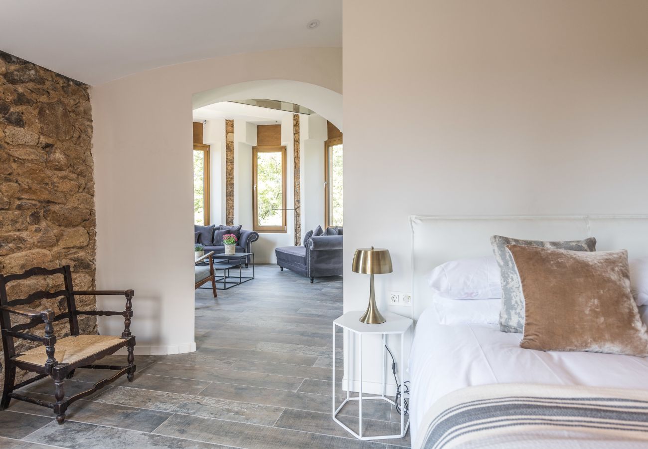 Country house in Arbúcies - Castell de Villavecchia