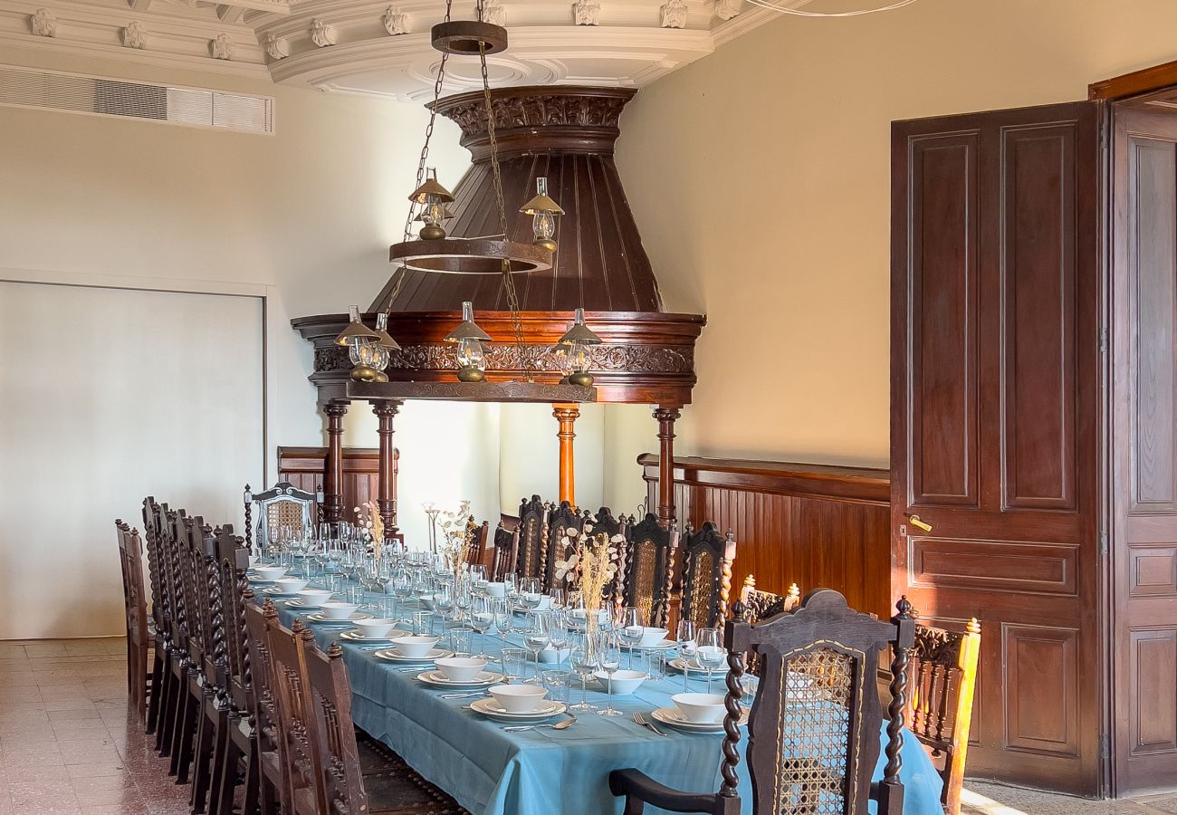 Country house in Sant Hilari Sacalm - Castell de Villavecchia - 33 pax