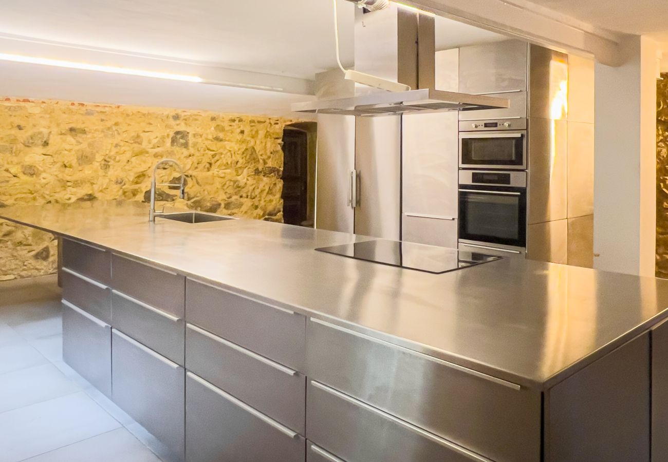 Country house in Sant Hilari Sacalm - Castell de Villavecchia - 33 pax