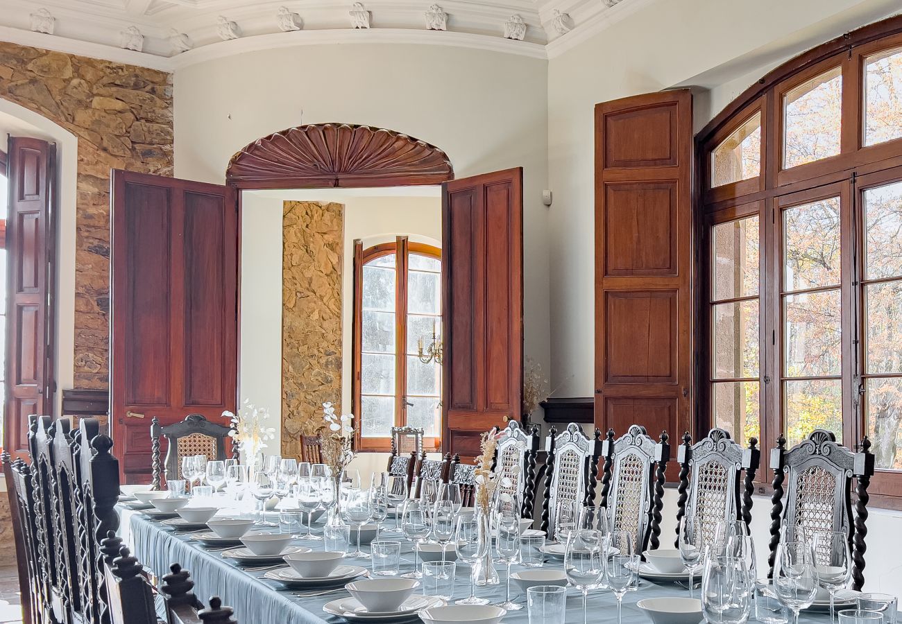 Country house in Sant Hilari Sacalm - Castell de Villavecchia - 33 pax