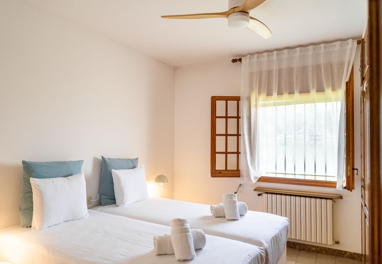 Cottage in Cornellà del Terri - Majordoms Vila