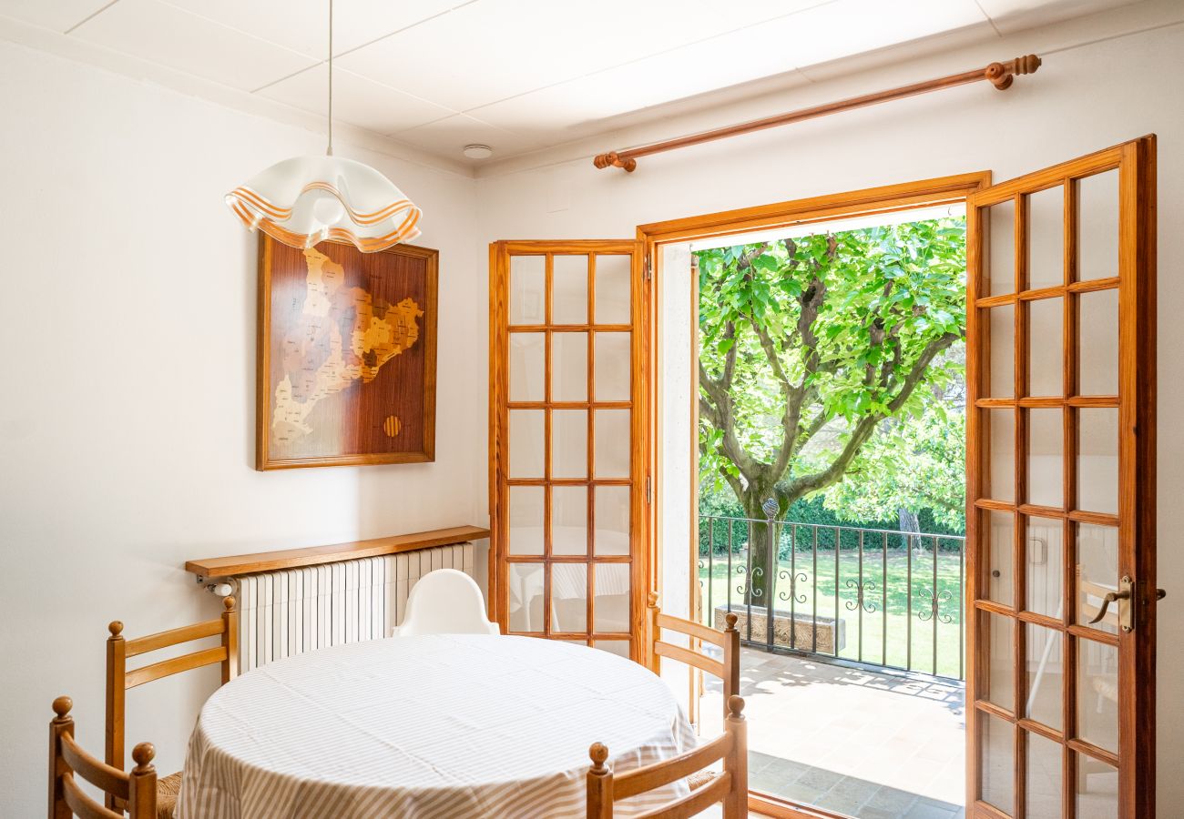 Cottage in Cornellà del Terri - Majordoms Vila