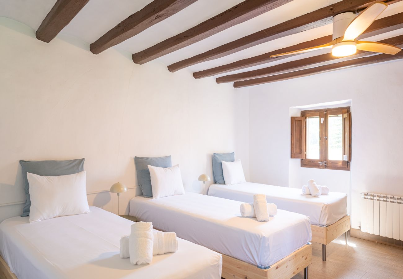 Country house in Sant Esteve d'en Bas - Majordoms Famada