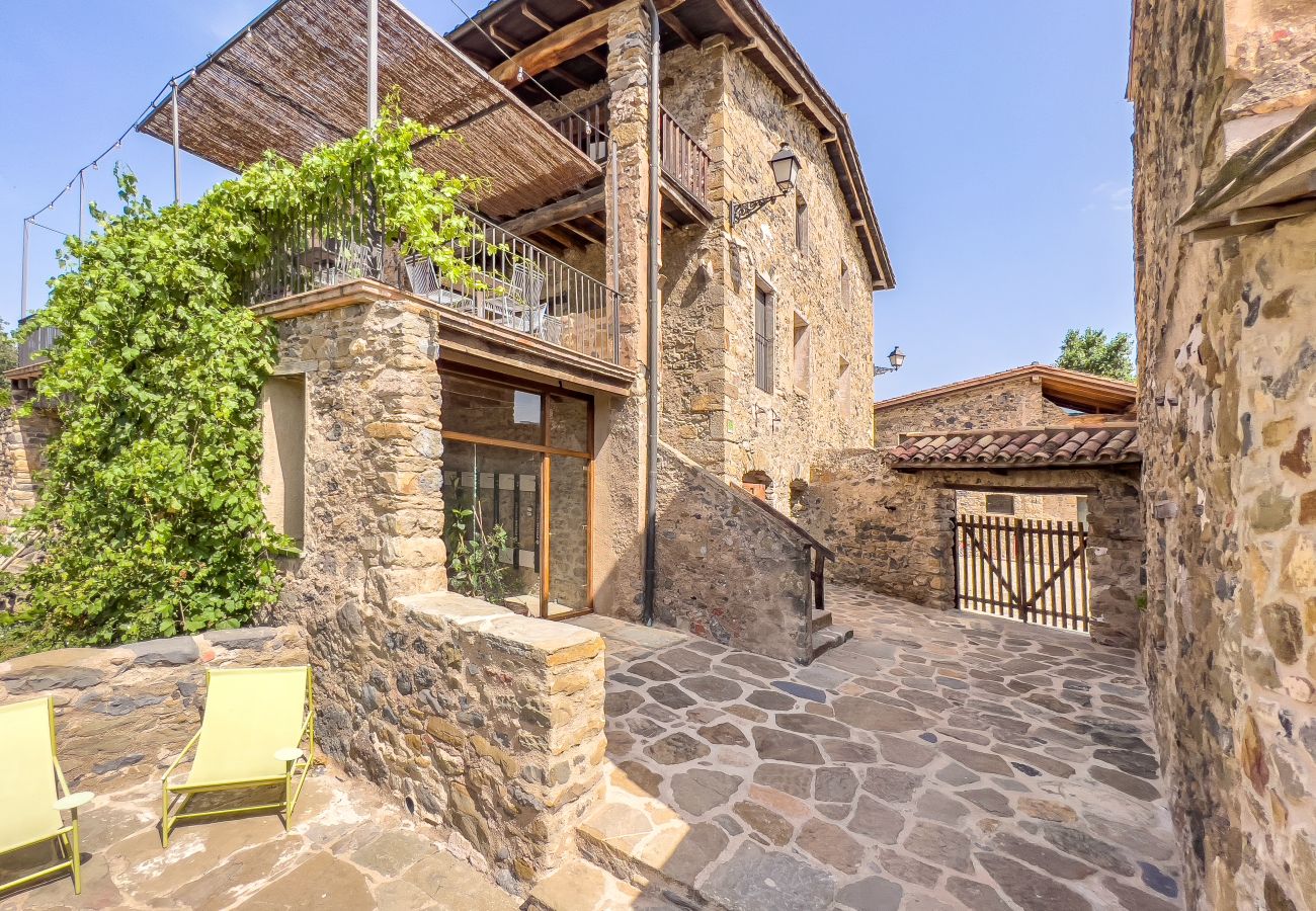 Casa rural en Montagut i Oix - Can Riera de Montagut (7 rooms)