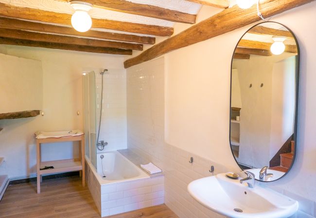 Casa rural en Montagut i Oix - Majordoms Riera 5 Casa rural en Montagut i Oix - Majordoms Riera 5