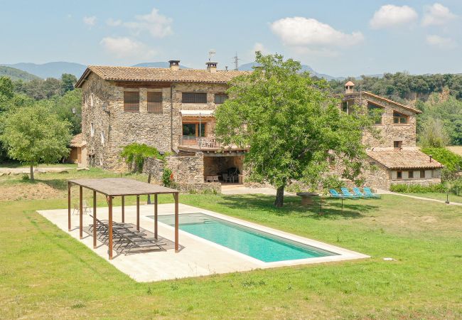 Casa rural en Montagut i Oix - Majordoms Riera 5