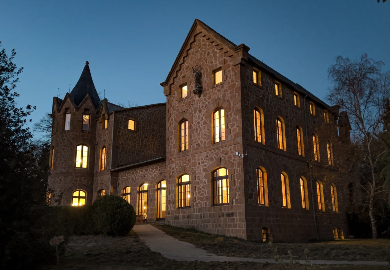 Finca en Sant Hilari Sacalm - Castell de Villavecchia - 33 pax