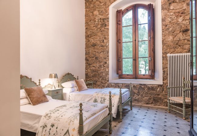 Finca en Sant Hilari Sacalm - Castell de Villavecchia - 33 pax Finca en Sant Hilari Sacalm - Castell de Villavecchia - 33 pax