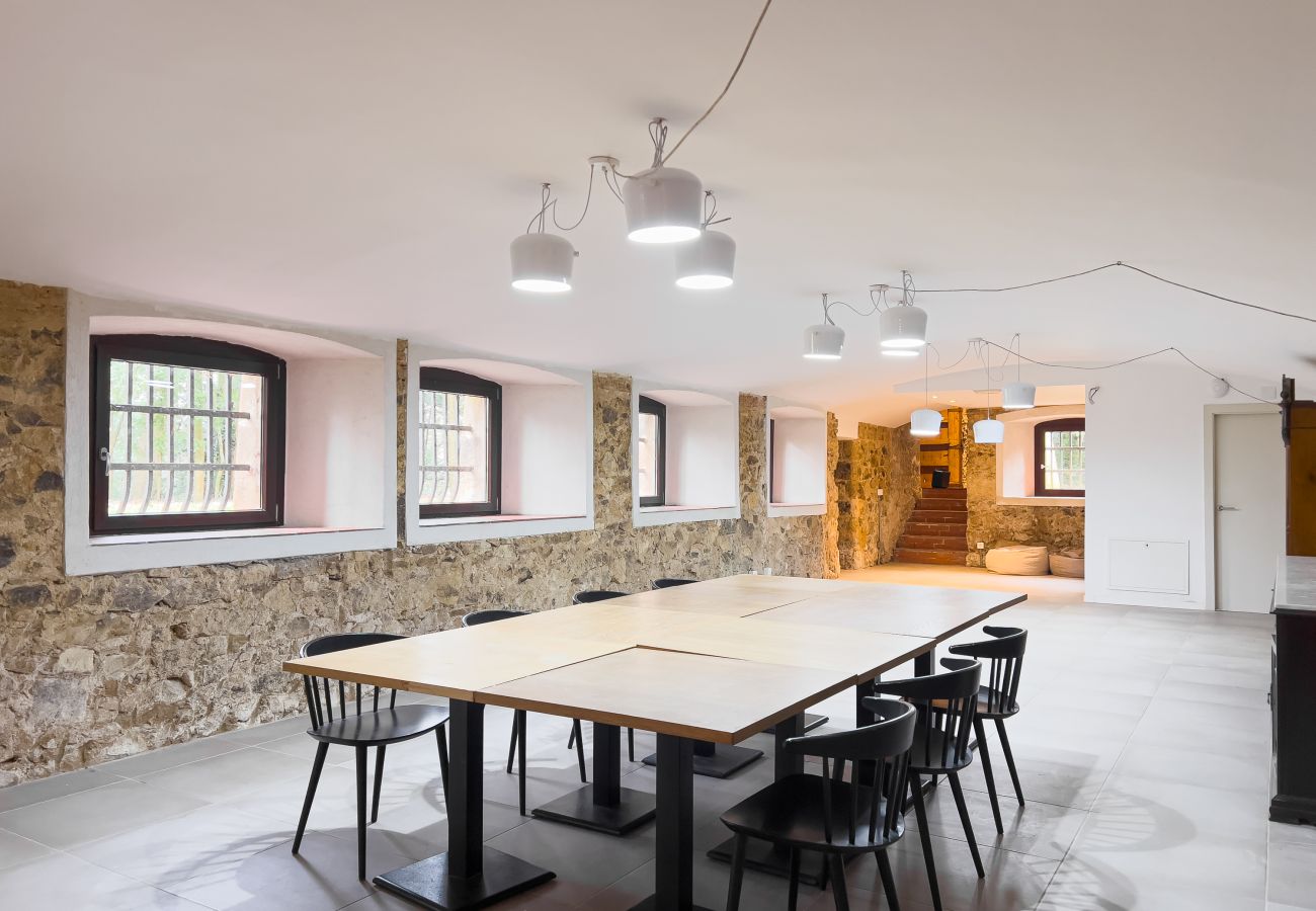 El Celler: espai per esdeveniments amb sostres voltats per ballar i activitats d'empresa prop de Girona