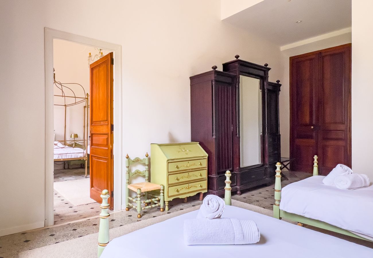 Villa in Sant Hilari Sacalm - Castell de Villavecchia - 20 pax