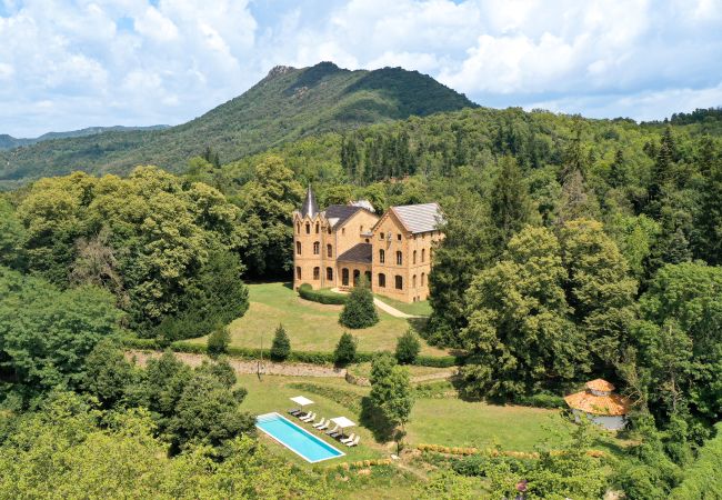 Finca in Sant Hilari Sacalm - Castell de Villavecchia - 33 pax Finca in Sant Hilari Sacalm - Castell de Villavecchia - 33 pax