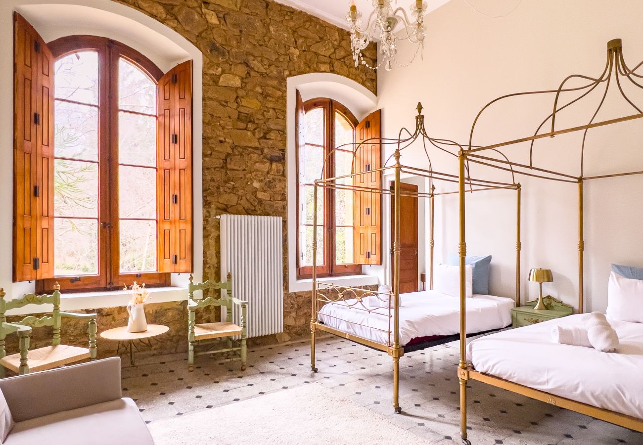 Finca in Sant Hilari Sacalm - Castell de Villavecchia - 33 pax