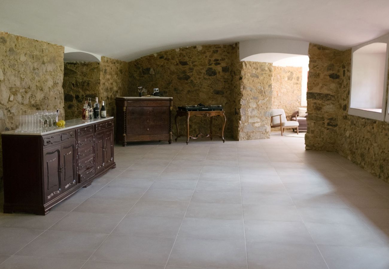 Finca in Sant Hilari Sacalm - Castell de Villavecchia - 33 pax