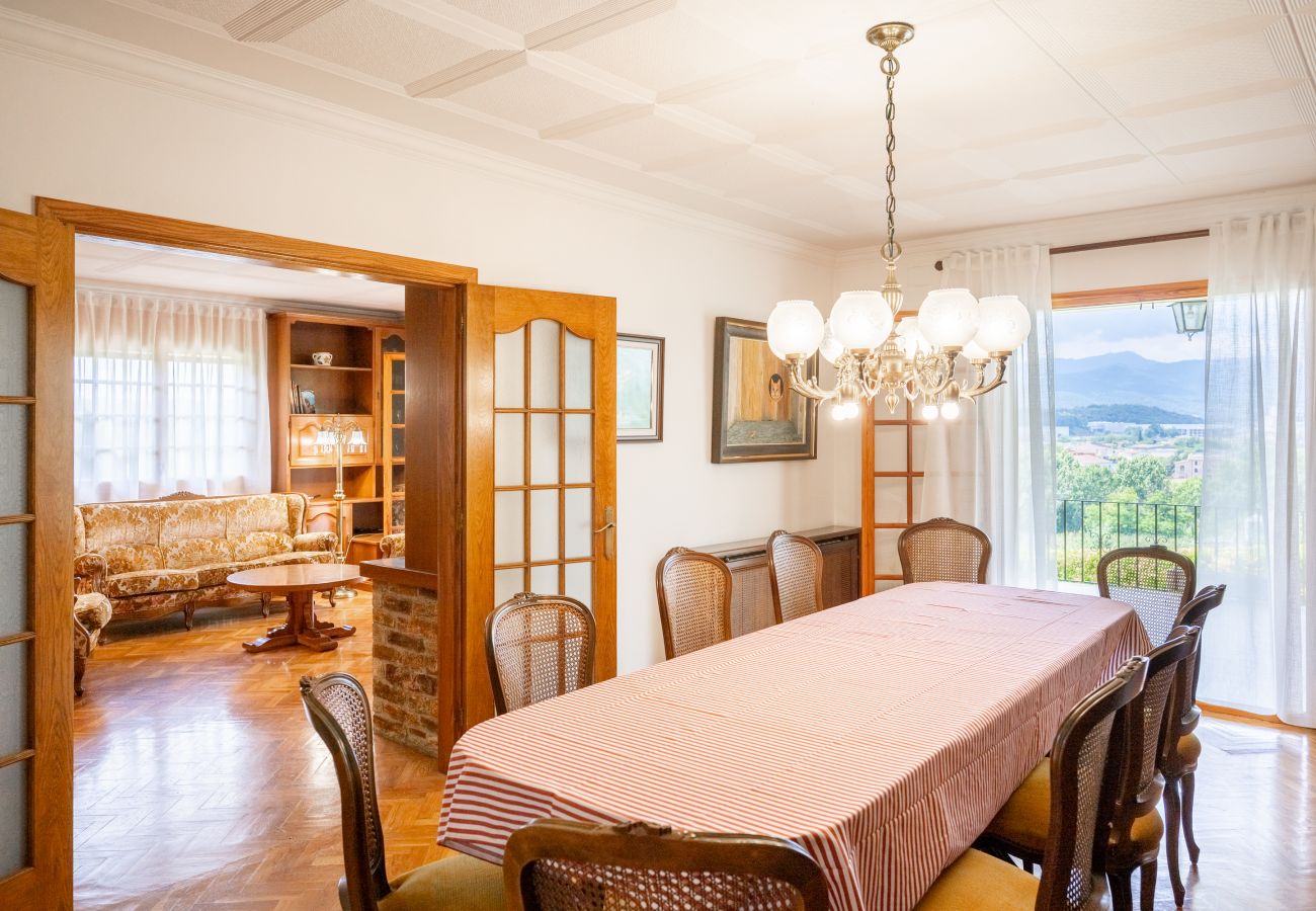 Cottage in Cornellà del Terri - Majordoms Vila