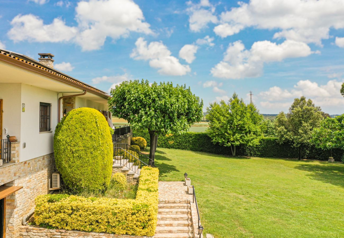 Cottage in Cornellà del Terri - Majordoms Vila